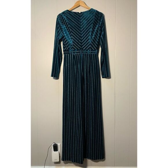 Belle Badgley Mischka Women's Size 6 Teal Stretch Velvet Gown Formal Long Sleeve - Picture 2 of 5